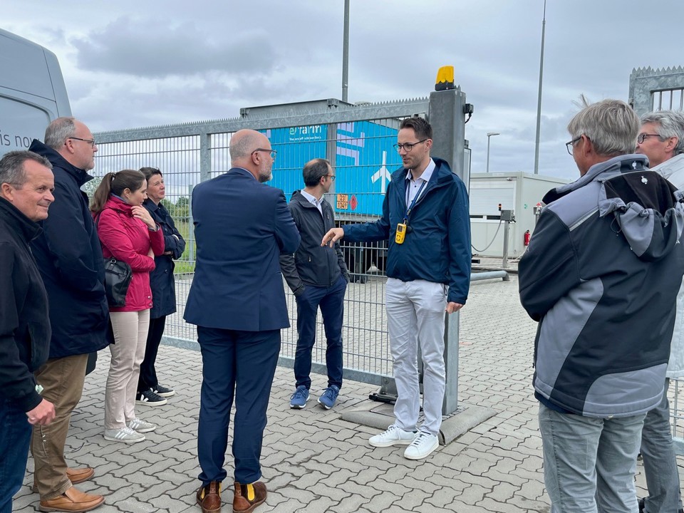  Gæsterne får fremvist et modulsystem for brintproduktion og -transport.