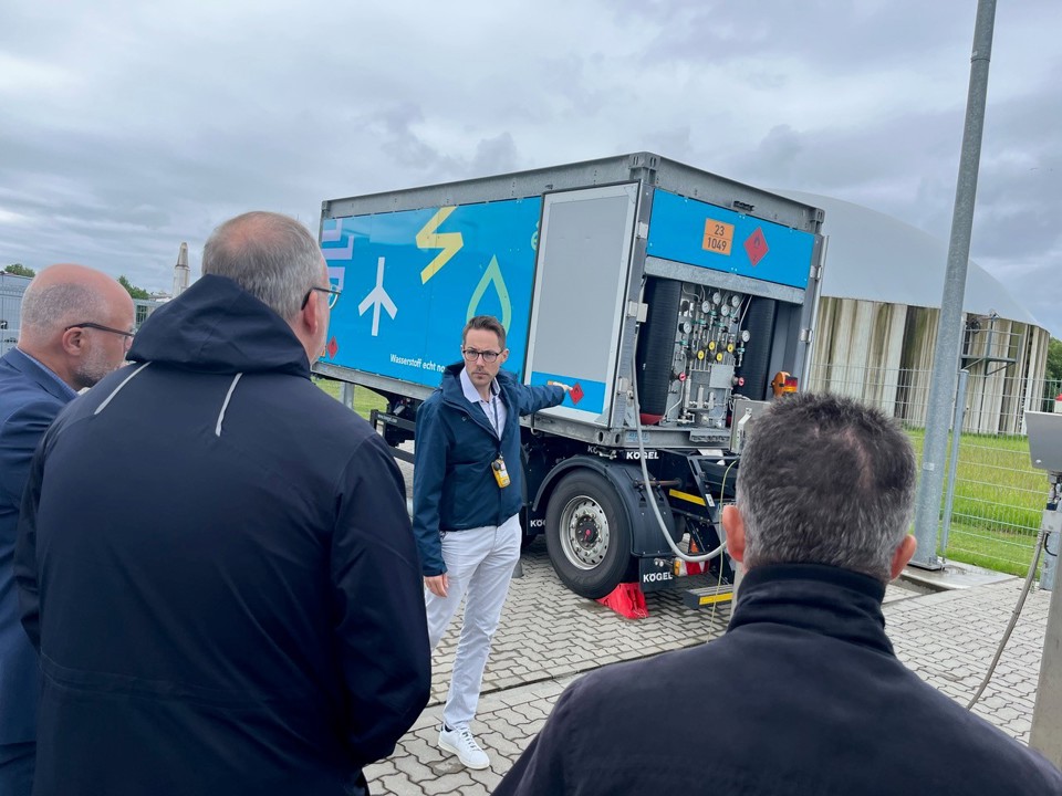  Gæsterne får fremvist et modulsystem for brintproduktion og -transport.